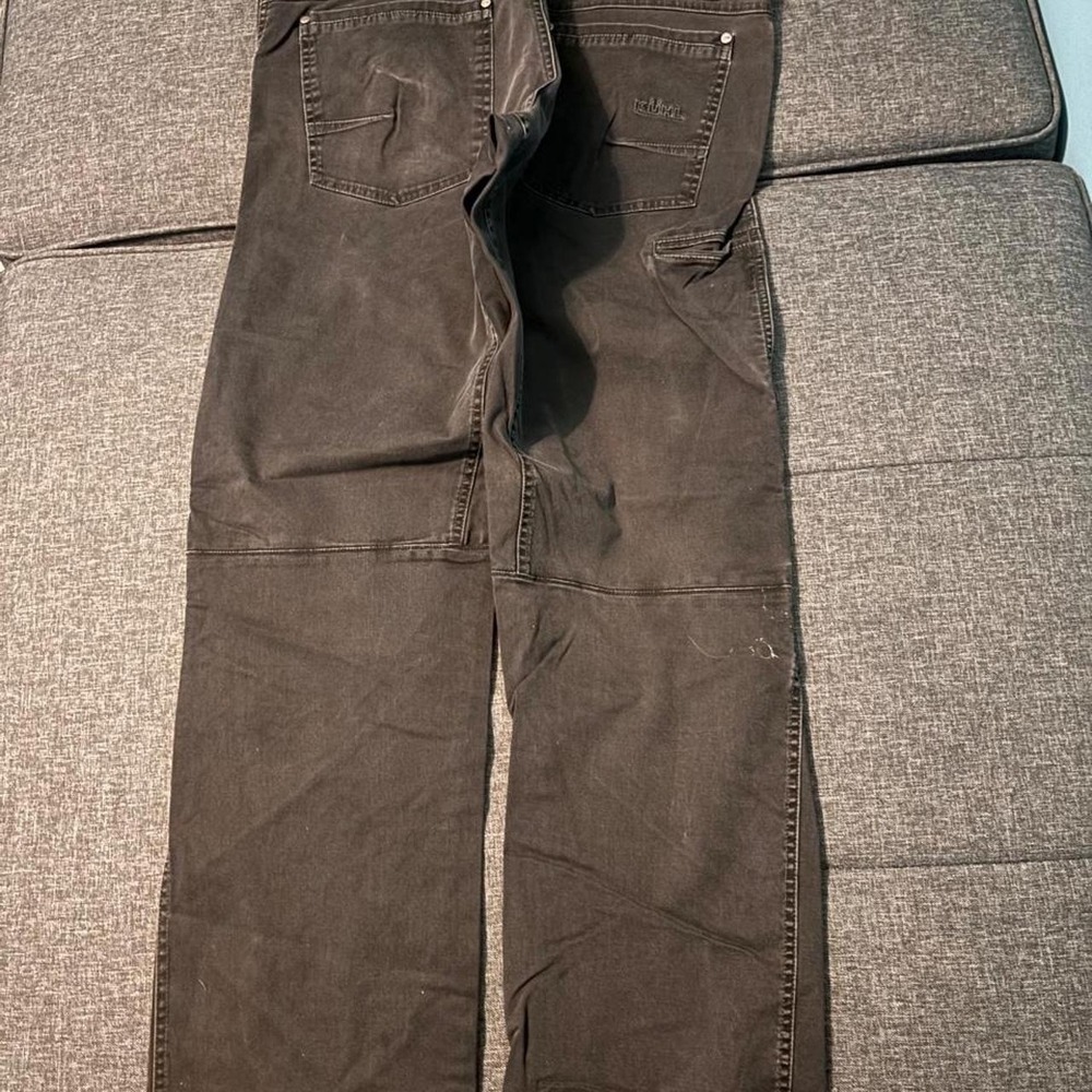 Brown carpenter pants with a relaxed fit 36x32
